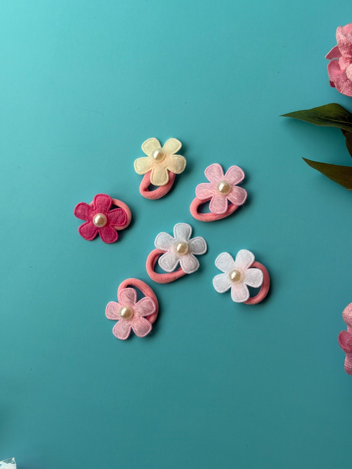 Pearl Daisy Hair Ties Set