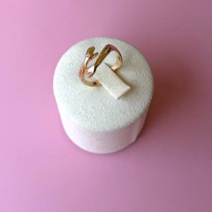 Girls Gold Hugging Hands Ring