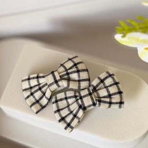 Monochrome bows