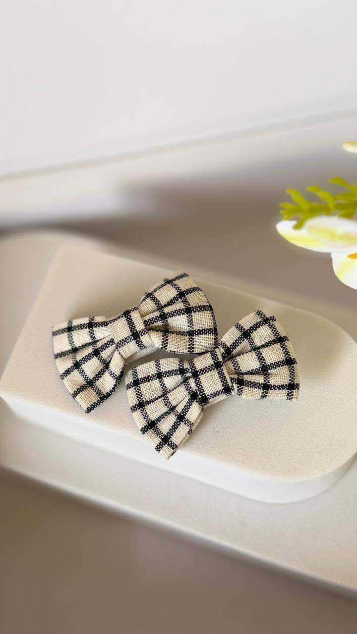 Monochrome bows